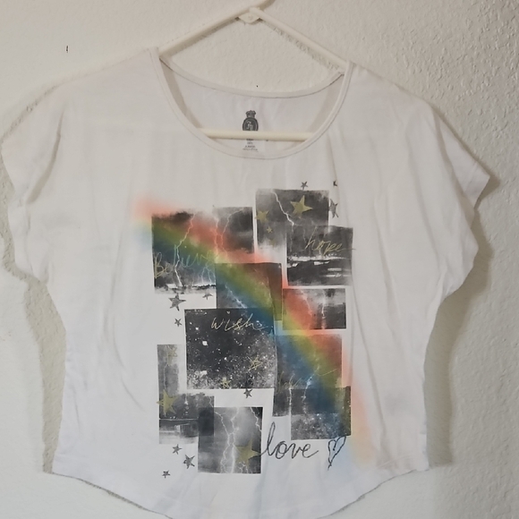 Jerry Leigh Tops - White Graphic Tee with Rainbow and Star Design